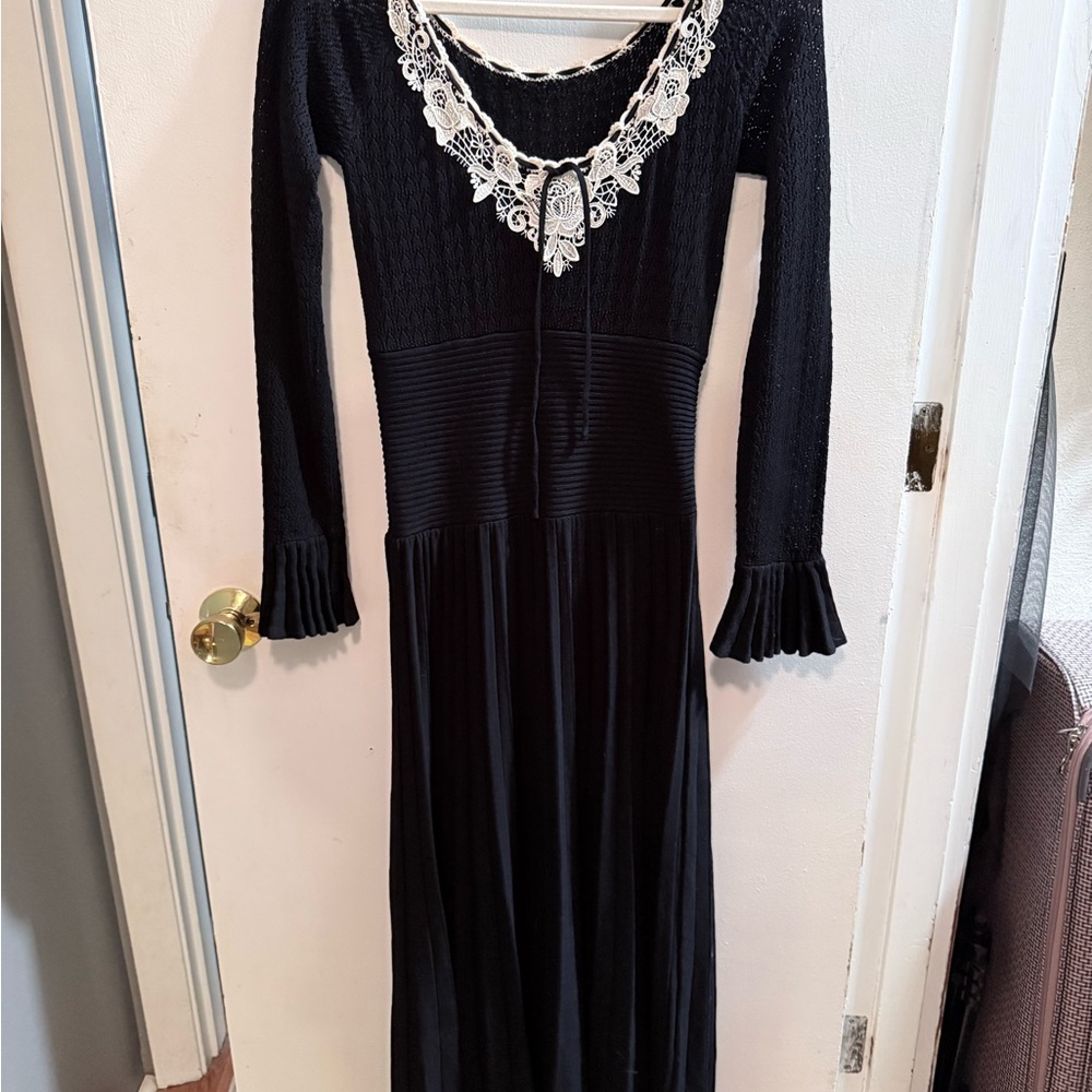 LaceMade Symphony of Blossom Knit Dress - Picture 2 of 11